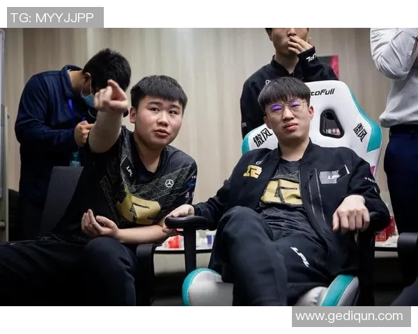 DOTA2热议聚焦FPX比赛经验引发的争议与讨论